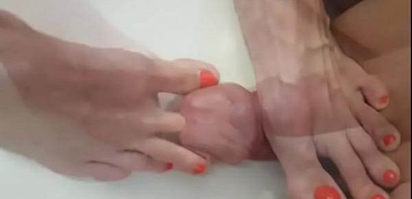  Pee hole, long toe , dedo pie